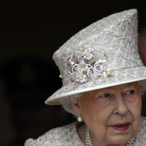 La reine Elisabeth II d'Angleterre visite le collège Pangbourne dans le Berkshire à l'occasion du centenaire de l'école. Le 9 mai 2017 