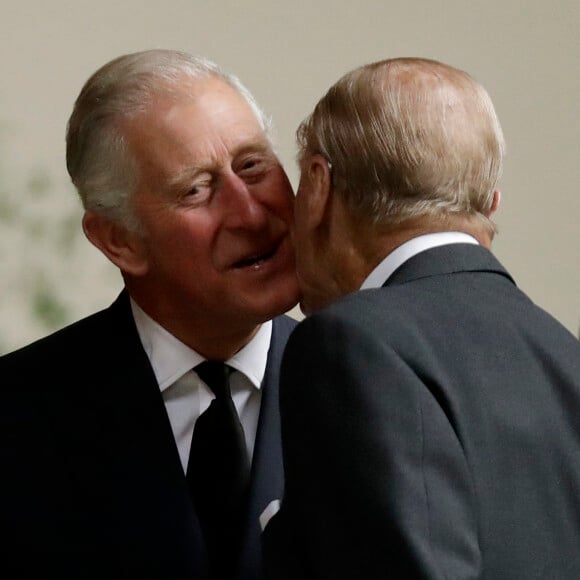 Le prince Charles, prince de Galle et son père Le prince Philip, duc d'Edimbourg - Obsèques de la comtesse Mountbatten de Burma à l'église Saint-Paul Knightsbridge à Londres, Royaume Uni, le 27 juin 2017. 
