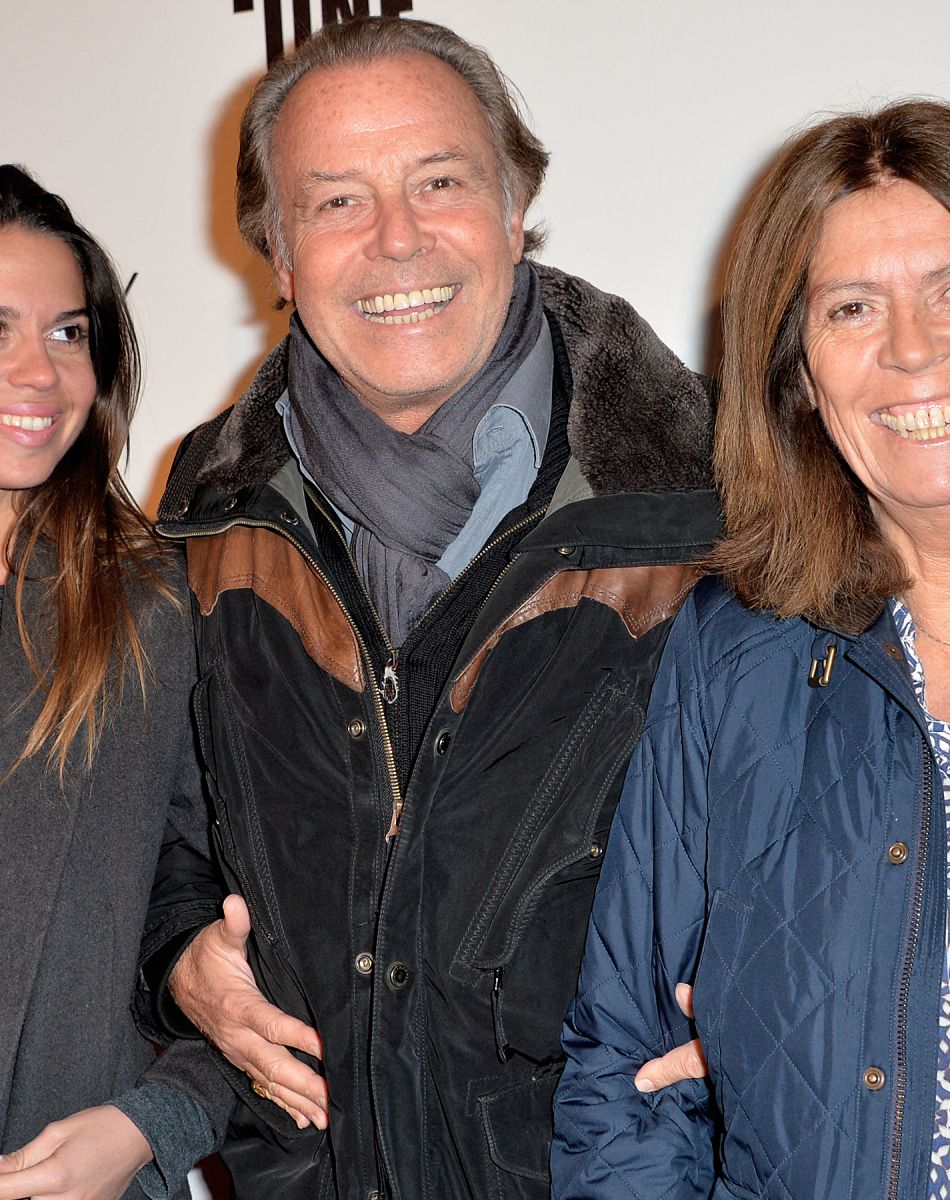 Michel Leeb avec sa femme Béatrice et sa fille Elsa - Avant première du film "Un + Une" de Claude Lelouch à l'UGC Normandie à Paris le 23 novembre 2015.