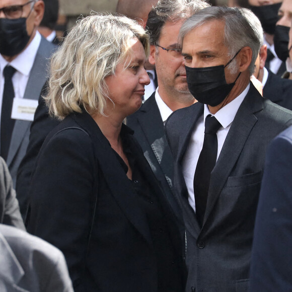 Luana et Paul Belmondo - Sorties - Obsèques de Jean-Paul Belmondo en l'église Saint-Germain-des-Prés, à Paris. © Dominique Jacovides / Bestimage 