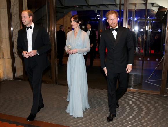 Le prince William, duc de Cambridge, Catherine Kate Middleton, la duchesse de Cambridge, le prince Harry - Première mondiale du nouveau James Bond "Spectre" au Royal Albert Hall à Londres le 26 octobre 2015.