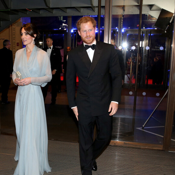 Le prince William, duc de Cambridge, Catherine Kate Middleton, la duchesse de Cambridge, le prince Harry - Première mondiale du nouveau James Bond "Spectre" au Royal Albert Hall à Londres le 26 octobre 2015.