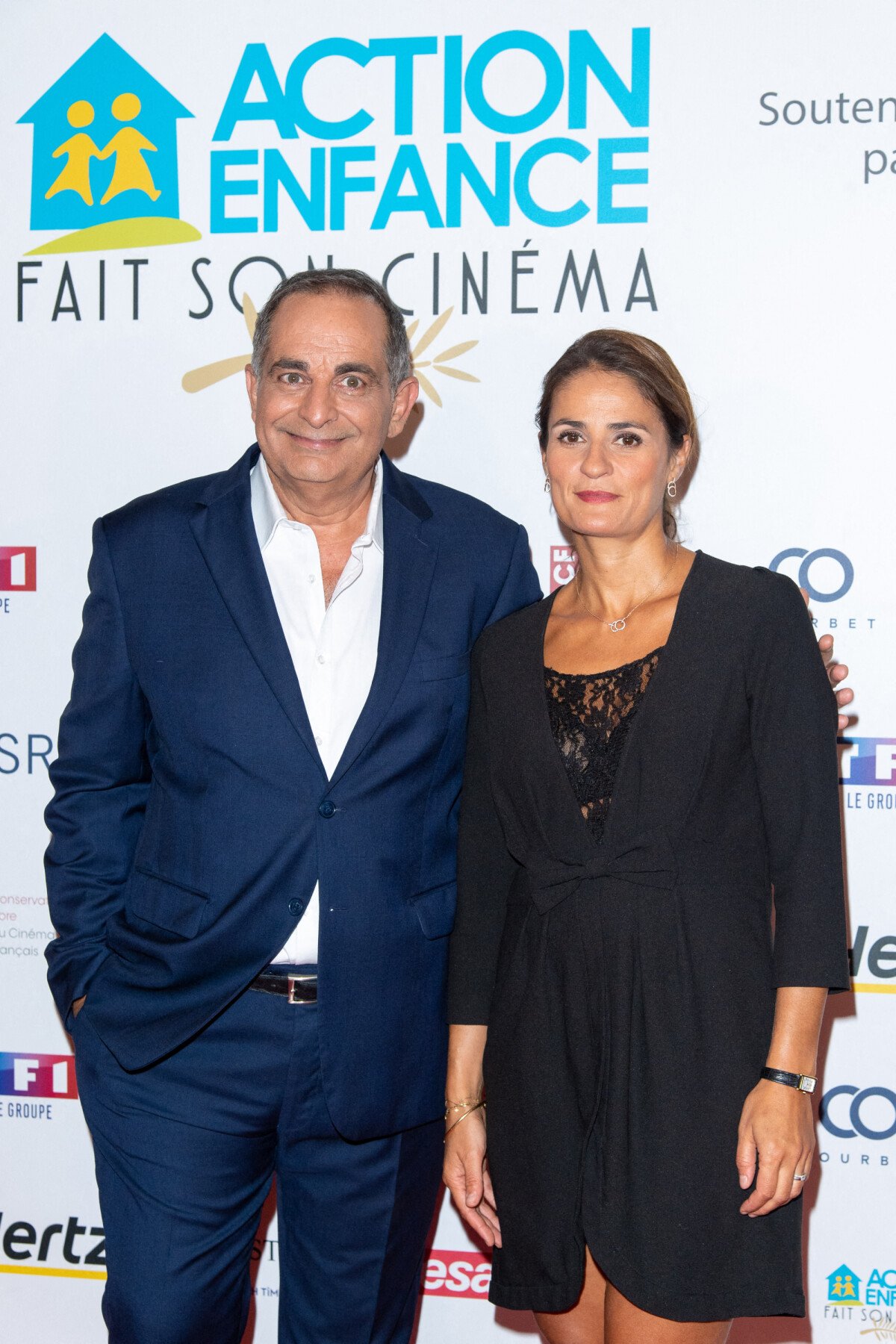 Photo : Laurent Fontaine (Maître de cérémonie), Caroline Vigy (Directrice  de communication chez Action Enfance) - Soirée de gala 