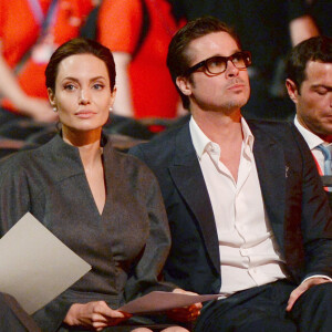 Angelina Jolie et Brad Pitt se battent désormais pour leur château de Miraval, dans le sud de la France. Ici, le couple à une conférence à Londres.