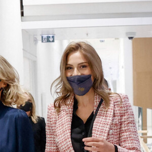 April Benayoum arrive avec Sylvie Tellier et son avocat Jean Veil au tribunal correctionnel de Paris, France, le 22 septembre 2021. © Aurélien Morissard/Panoramic/Bestimage