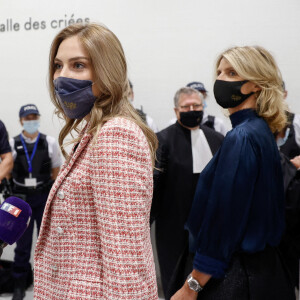 April Benayoum (Miss Provence) au tribunal correctionnel de Paris, accompagnée de Sylvie Tellier. © Aurélien Morissard/Panoramic/Bestimage 