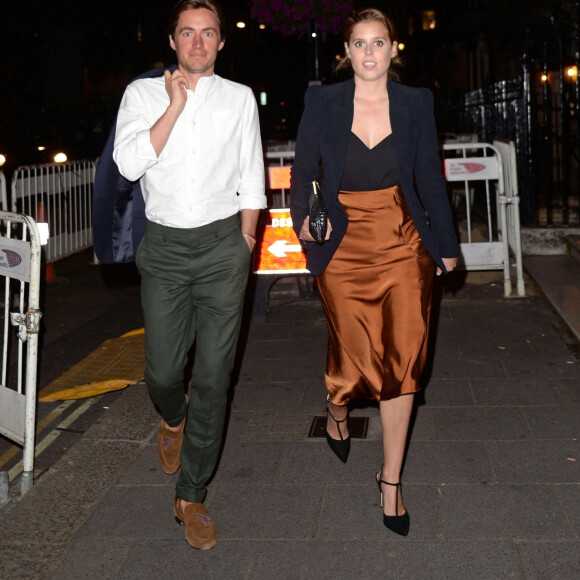 La princesse Beatrice d'York et son fiancé Edoardo Mapello Mozzi arrivent au club "Annabel's" à Londres, le 10 juillet 2019.