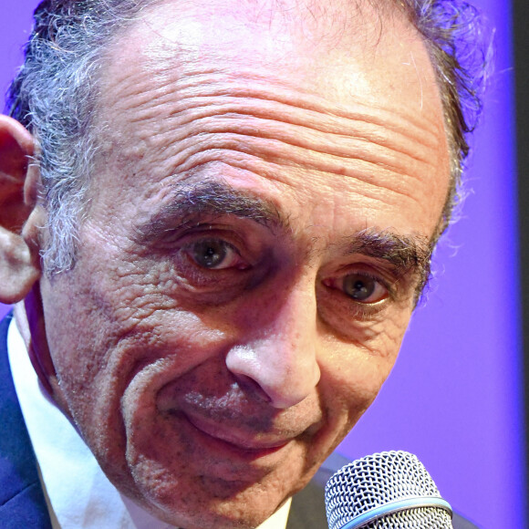 Eric Zemmour lors de la rencontre dédicace dans le cadre du Festival "Les entretiens de l'été" au Palais des Congrès à Toulon. Le journaliste viendra présenter son dernier ouvrage intitulé "La France n'a pas dit son dernier mot" (Ed. Rubempré). Cette rencontre marquera la clôture du festival "Les entretiens de l'été" (édition 2021)© Jean-René Santini / Bestimage