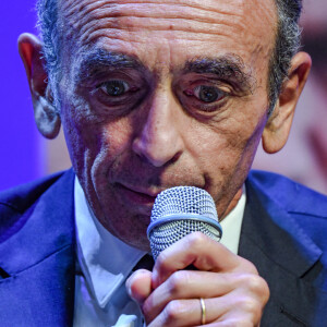 Eric Zemmour lors de la rencontre dédicace dans le cadre du Festival "Les entretiens de l'été" au Palais des Congrès à Toulon. Le journaliste viendra présenter son dernier ouvrage intitulé "La France n'a pas dit son dernier mot" (Ed. Rubempré). Cette rencontre marquera la clôture du festival "Les entretiens de l'été" (édition 2021). Le 17 septembre 2021 © Jean-René Santini / Bestimage
