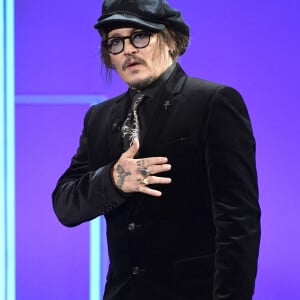 Johnny Depp reçoit un Donostia award sur la scène du 69ème festival international du film de San Sebastian (Saint Sebastien) le 22 septembre 2021 © Future-Image via ZUMA Press / Bestimage