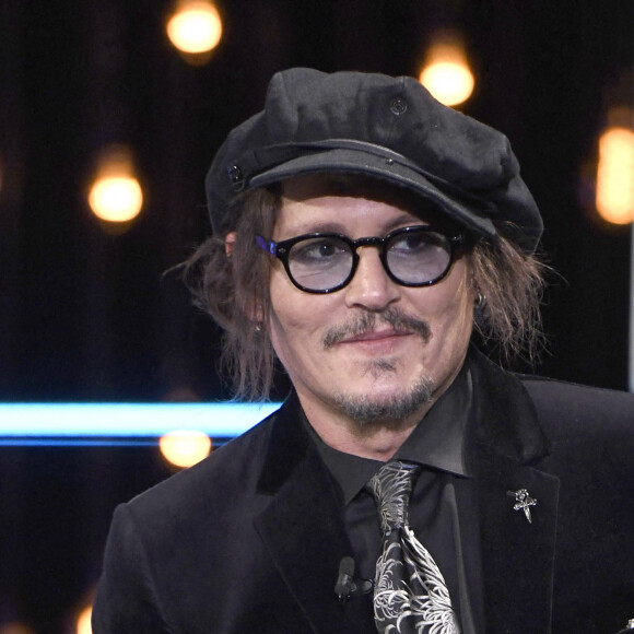 Johnny Depp reçoit un Donostia award sur la scène du 69ème festival international du film de San Sebastian (Saint Sebastien) le 22 septembre 2021 © Future-Image via ZUMA Press / Bestimage
