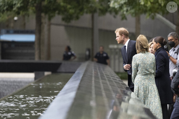 Le prince Harry et sa femme Meghan Markle visitent le One World Trade Center à New York, le 23 septembre 2021.