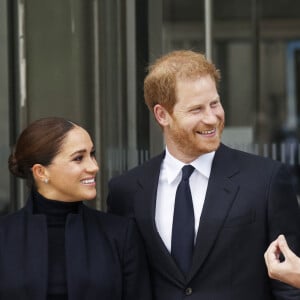 Le maire de New York Bill de Blasio avec le prince Harry, duc de Sussex, et sa femme Meghan Markle au One World Trade Center à New York City, New York, le 23 septembre 2021.