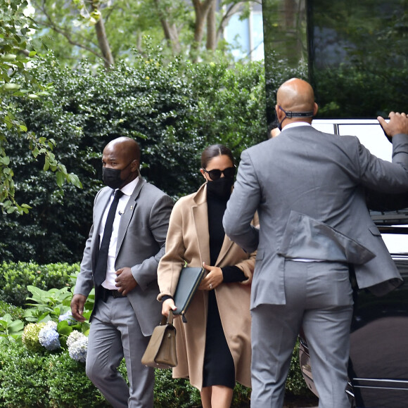 Le prince Harry, duc de Sussex, et sa femme Meghan Markle à la sortie du building 50 United Nations Plaza à New York, le 23 septembre 2021.