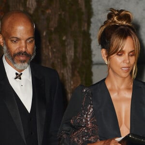 Halle Berry et son compagnon Van Hunt - People à la soirée de gala de l'Academy Museum of Motion Pictures à Los Angeles, le 25 septembre 2021. 