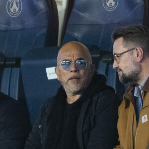 Pascal Obispo - People assistent à la victoire du PSG (2) face à Manchester City (0) lors de la deuxième journée de la Ligue des champions au Parc des Princes à Paris le 28 septembre 2021. © Cyril Moreau/Bestimage