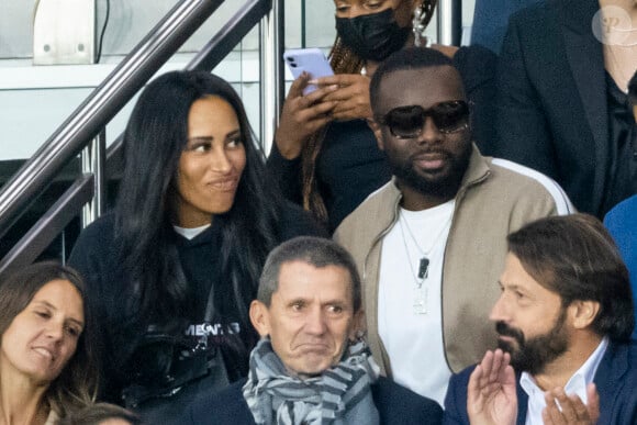 Maitre Gims et sa femme Demdem - People assistent à la victoire du PSG (2) face à Manchester City (0) lors de la deuxième journée de la Ligue des champions au Parc des Princes à Paris le 28 septembre 2021. © Cyril Moreau/Bestimage