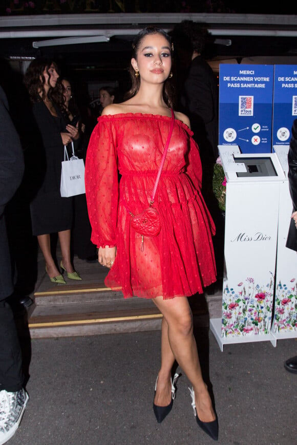 Lena Situations et son petit ami Seb La Frite à la soirée Miss Dior au restaurant L'Avenue, en marge de la Fashion Week prêt-à-porter printemps-été 2022. Paris, le 28 septembre 2021.