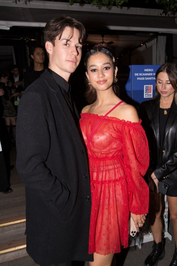 Lena Situations et son petit ami Seb La Frite à la soirée Miss Dior au restaurant L'Avenue, en marge de la Fashion Week prêt-à-porter printemps-été 2022. Paris, le 28 septembre 2021.