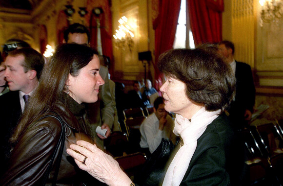 Mazarine Pingeot et Danielle Mitterrand à Paris en 2001