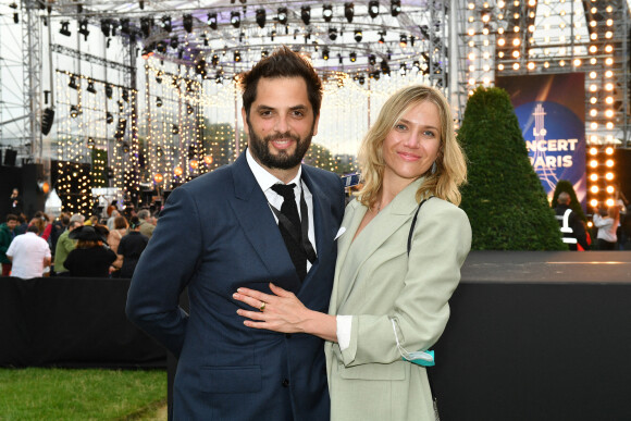 Exclusif - Diego Bunuel et sa compagne Soizic Gelbard en backstage lors de l'évènement "Le Concert de Paris" depuis le Champ-de-Mars à l'occasion de la Fête Nationale du 14 Juillet 2021. © Perusseau-Veeren/Bestimage