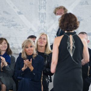 Brigitte Macron, Florence Parly, Geneviève Darrieussecq et Sophie Cluzel - Défilé de "Victoire, on défile !" du styliste Fabio Porliod à l'Hôtel des Invalides à Paris. Le 29 septembre 2021. © Nathan Lainé/Bestimage