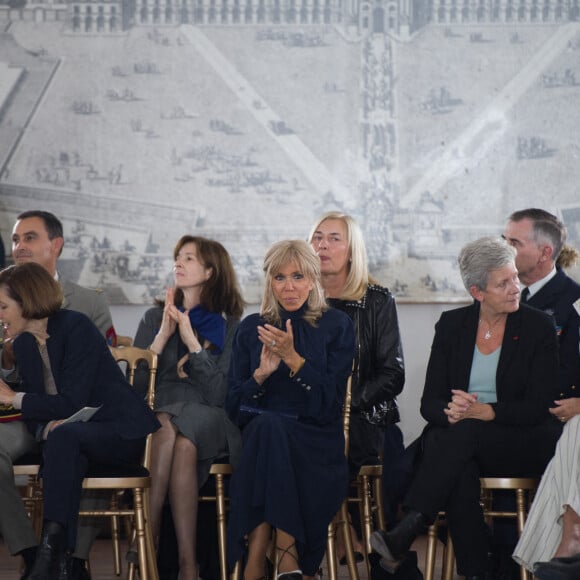 Brigitte Macron, Florence Parly, Geneviève Darrieussecq et Sophie Cluzel - Défilé de "Victoire, on défile !" du styliste Fabio Porliod à l'Hôtel des Invalides à Paris. Le 29 septembre 2021. © Nathan Lainé/Bestimage