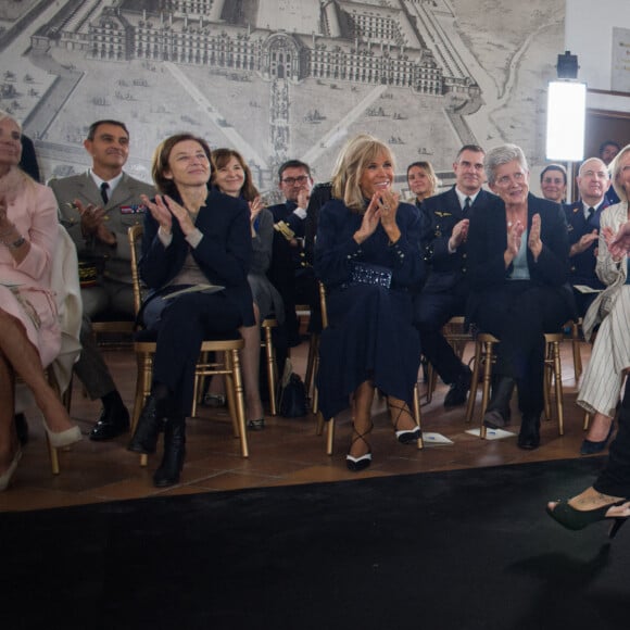 Brigitte Macron, Florence Parly, Geneviève Darrieussecq et Sophie Cluzel - Défilé de "Victoire, on défile !" du styliste Fabio Porliod à l'Hôtel des Invalides à Paris. Le 29 septembre 2021. © Nathan Lainé/Bestimage