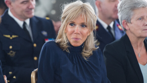 Brigitte Macron sublime en marine, la Fashion Week ne se fera pas sans elle !
