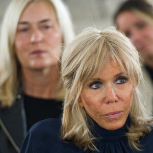 Brigitte Macron - Défilé de "Victoire, on défile !" du styliste Fabio Porliod à l'Hôtel des Invalides à Paris. Le 29 septembre 2021. © Nathan Lainé/Bestimage