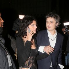Pete Doherty et sa compagne Katia de Vidas - People à la sortie du défilé de mode "Saint Laurent", collection prêt-à-porter printemps-été 2016, au Carreau du Temple à Paris. Le 5 Octobre 2015