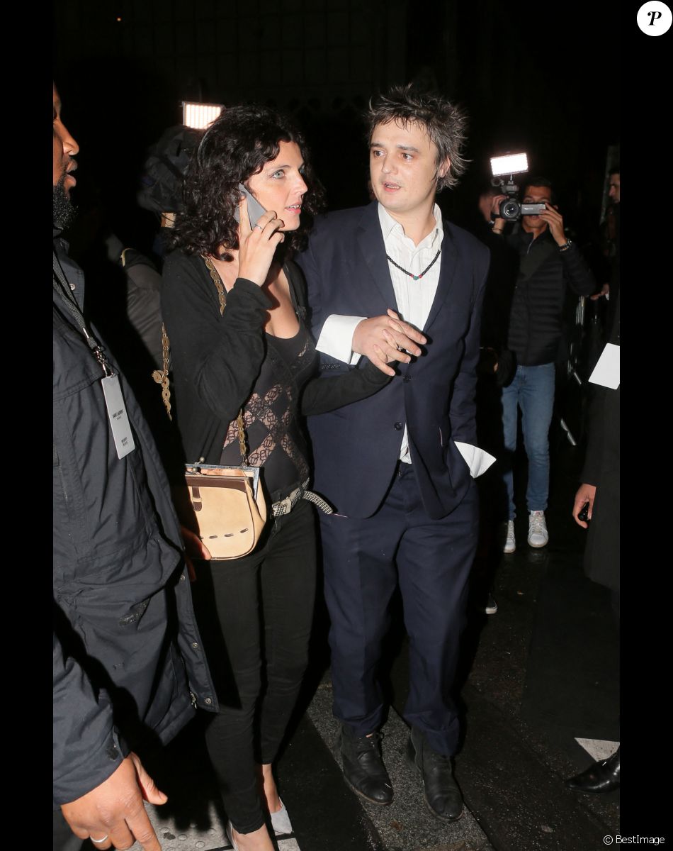 pete-doherty-s-est-mari-photos-de-la-c-r-monie-surprise-avec-katia