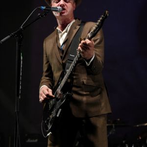 Pete Doherty et son groupe "The Libertines" se produisent sur la scène du "Victoria Warehouse" à Manchester, le 10 décembre 2019.