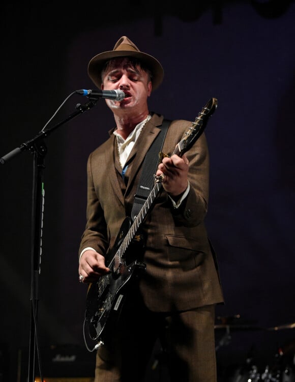 Pete Doherty et son groupe "The Libertines" se produisent sur la scène du "Victoria Warehouse" à Manchester, le 10 décembre 2019.