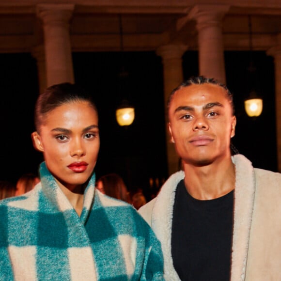 Tina Kunakey et son petit frère Zakari Kunakey assistent au défilé Isabel Marant, collection prêt-à-porter printemps-été 2022, au domaine national du Palais Royal. Paris, le 30 septembre 2021.