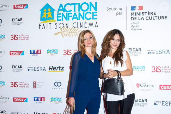Fabienne Carat (enceinte) et sa soeur Carole - Soirée de gala "Action Enfance fait son cinéma" au Grand Rex à Paris, le 20 septembre 2021. © Pierre Perusseau/Bestimage