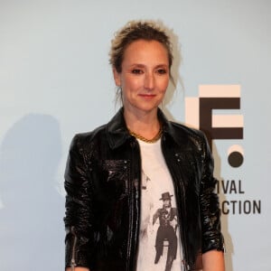 Audrey Lamy (Prix de la Meilleure Comédie pour "La vengeance au triple galop") - Soirée de clôture du Festival de la Fiction de La Rochelle. © Jean-Marc Lhomer / Bestimage