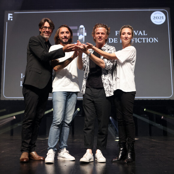 Emmanuel Georges, Arthur Sanigou, Alex Lutz, Audrey Lamy (Meilleure comédie pour "La vengeance au triple galop") - Soirée de clôture du Festival de la Fiction de La Rochelle. Le 18 septembre 2021 © Jean-Marc Lhomer / Bestimage