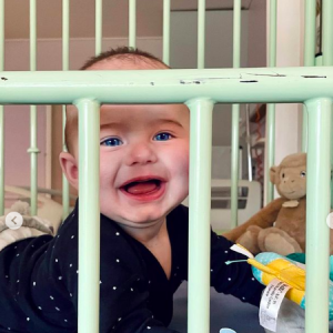 Jérémy Duffau, frère d'Ingrid Chauvin et sa femme Margot Blue ont dévoilé que le leur fils Jonas (bientôt 5 mois) a été opéré suite à une malformation pulmonaire. Le risque était que cela nécrose ou développe un cancer.