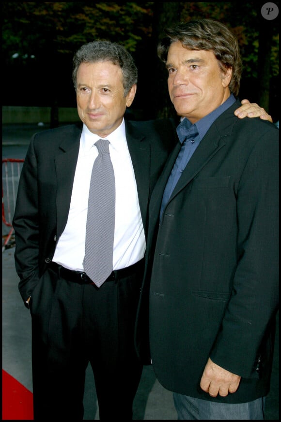 Michel Drucker et Bernard Tapie à la soirée de la 200ème de "Vivement Dimanche", le 18 septembre 2003.