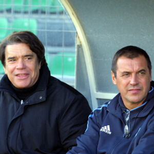 Bernard Tapie et l'entraîneur de l'Olympique de Marseille Albert Emon le 7 janvier 2002.