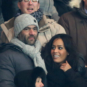 Exclusif - Amel Bent et son compagnon Patrick assistent au match de Ligue des Champions Psg - Olympiakos Le Piree au Parc des Princes a Paris le 27 novembre 2013.