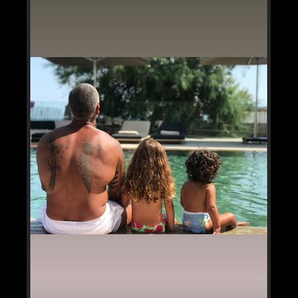 Amel Bent en vacances avec sa famille (Juillet 2019).