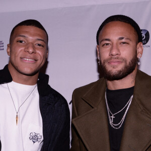 Semi-exclusif - Kylian Mbappé et Neymar Jr lors de la soirée d'anniversaire de C.Bruna au restaurant Giusé Trattoria à Paris, France. © Rachid Bellak/Bestimage