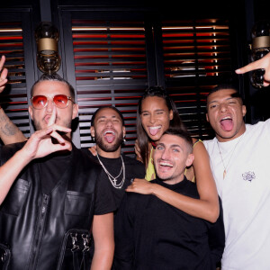 Semi-exclusif - DJ Snake (William Grigahcine), Neymar Jr, Cindy Bruna, Marco Verratti et Kylian Mbappé lors de la soirée d'anniversaire de C.Bruna (27 ans) au restaurant Giusé Trattoria à Paris, France, le 1er octobre 2021. Un événement organisé par Five Eyes Production. © Rachid Bellak/Bestimage