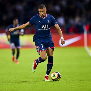 Kylian Mbappe (PSG) - Match de football en ligue 1 Uber Eats : Le PSG (Paris Saint-Germain) remporte la victoire 2-1 contre Lyon au Parc des Princes à Paris le 19 septembre 2021. © JB Autissier/Panoramic/Bestimage