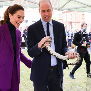 Le prince William, duc de Cambridge, et Catherine (Kate) Middleton, duchesse de Cambridge, visitent l'Université Magee de Londonderry, Irlande du Nord, Royaume Uni, où ils rencontrent des étudiants en soins infirmiers. Le 29 septembre 2021