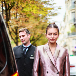 Exclusif - Thylane Blondeau à la sortie du Royal Monceau à Paris, le 29 septembre 2019. Elle porte une veste de blazer rose métallisée et des boots Dr. Martens. © Perusseau - Da Silva / Bestimage