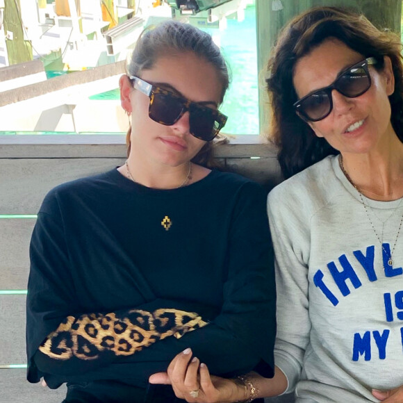 Exclusif - Thylane Blondeau et sa mère Véronika Loubry pendant leurs vacances en famille pour fêter les 18 ans de Thylane sur l'île de Staniel Cay, aux Bahamas, le 5 avril 2019.