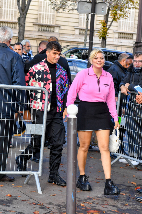 Louane Emera et son compagnon Florian Rossi arrivent au défilé de mode Miu Miu lors de la Fashion Week printemps/été 2022 à Paris, France, le 5 octobre 2021. © Veeren Ramsamy-Christophe Clovis/Bestimage